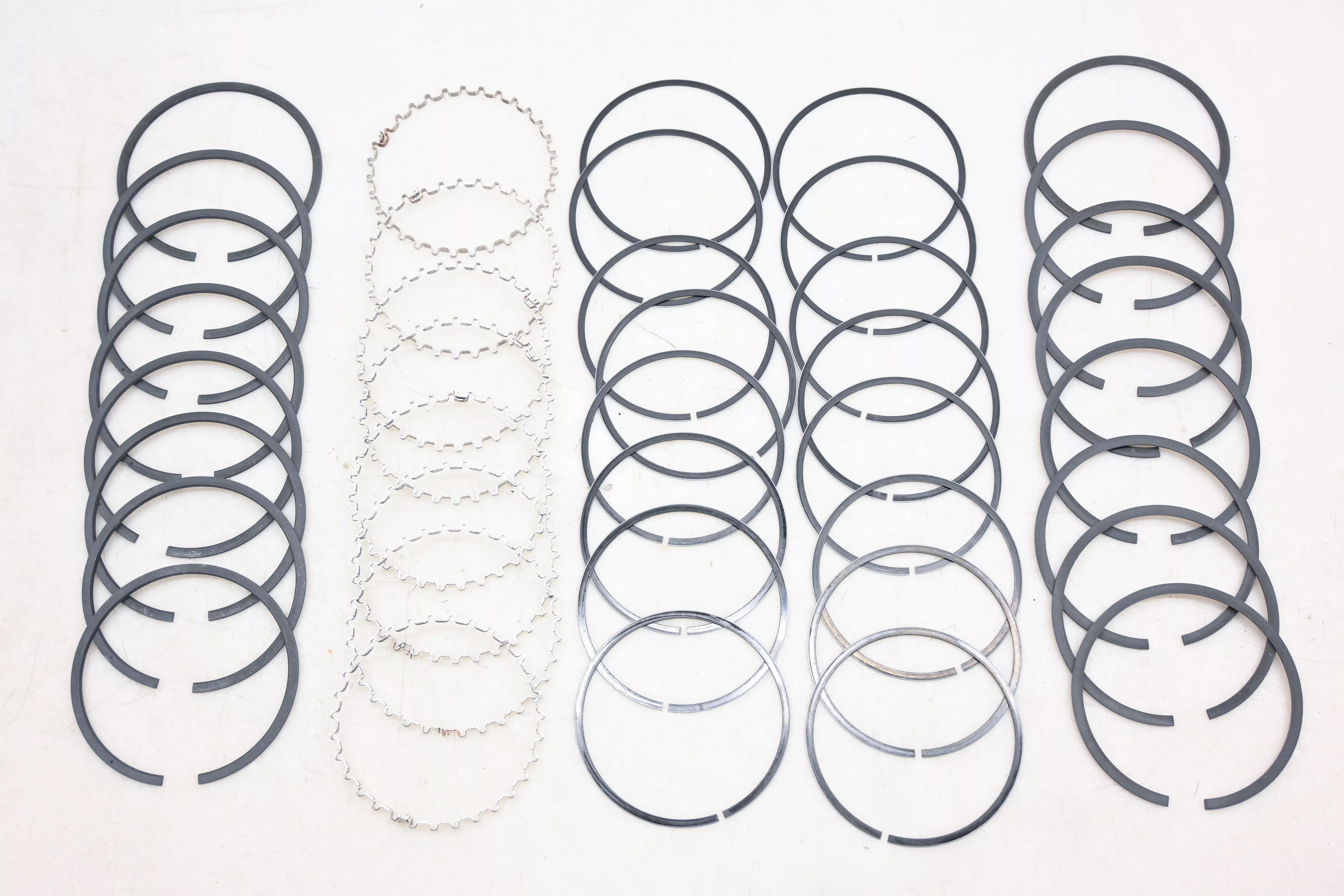 Mopar 2585306, 2585-306 Piston Ring 3.910" Kit NOS